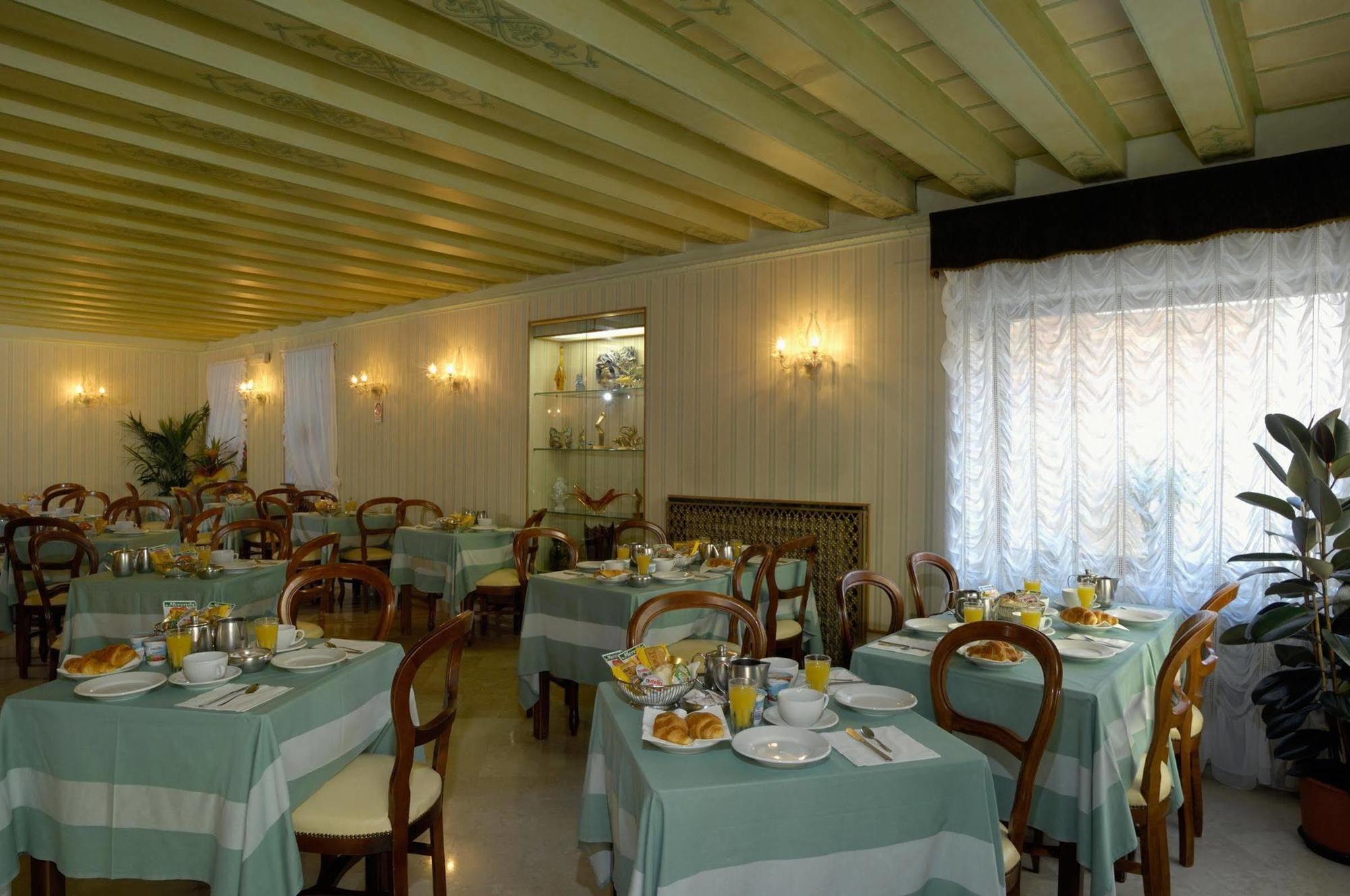 ונציה Albergo Basilea מסעדה תמונה